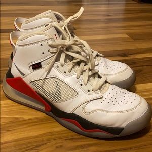 Jordan Mars 270  white/black/red
